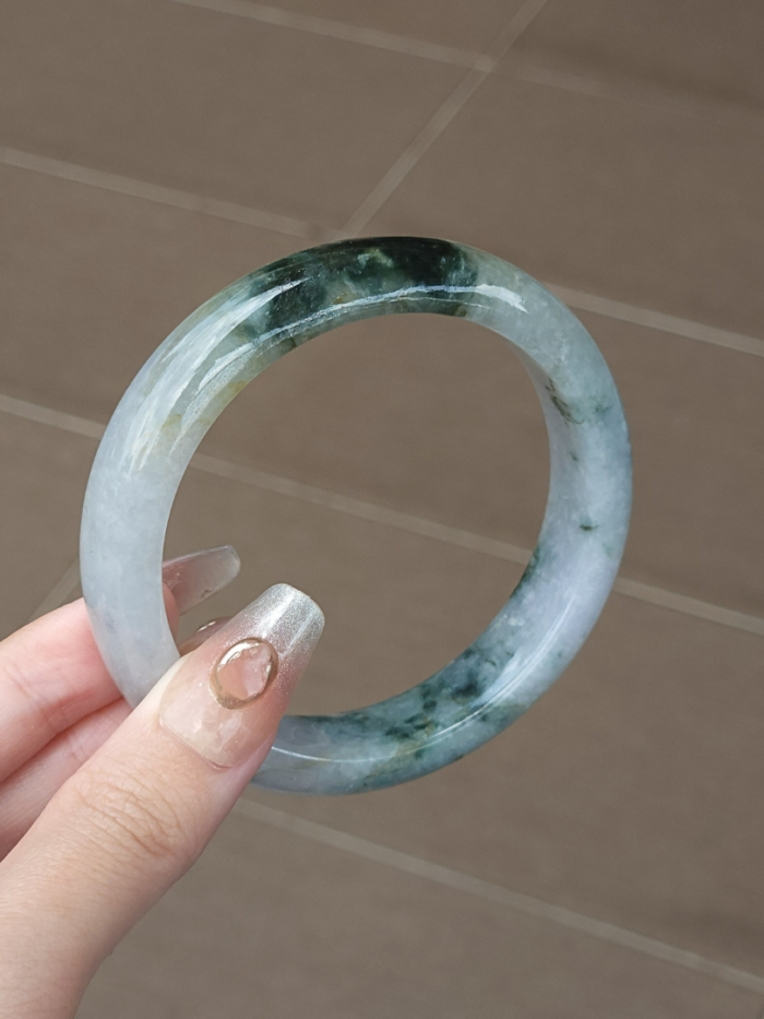 Size 61.5 White Ashy Base with Dark Green Floral Jade Bangle
